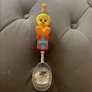 Looney Vintage 1980s tweety bird ice cream scooper